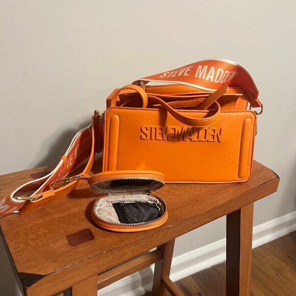 Steve Madden – Exclusive Color, Rare Collectible + Hand ZanitZor - Picture 1 of 4